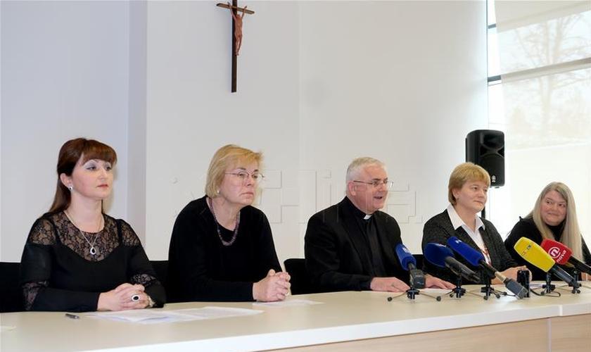 foto IKA Biskup Uzinić Namjerno prekidanje ljudskoga života je uvijek moralno zlo