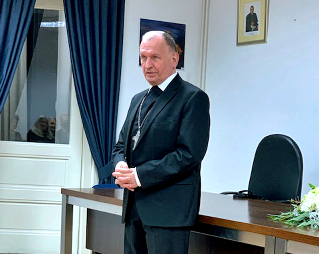 biskup Valentin Pozaić