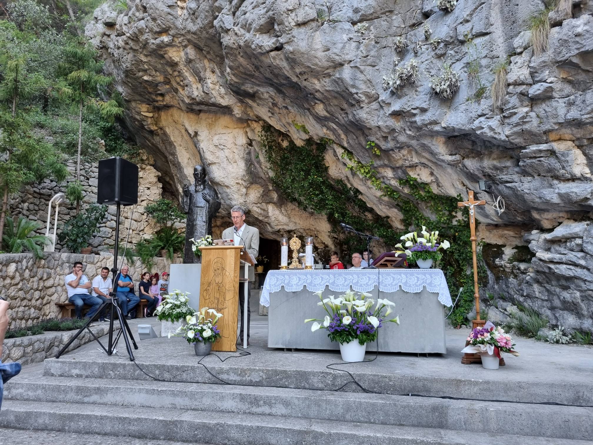 Hodočašće članova HKLD a i HKDMT podružnica Split u Zakučac 2