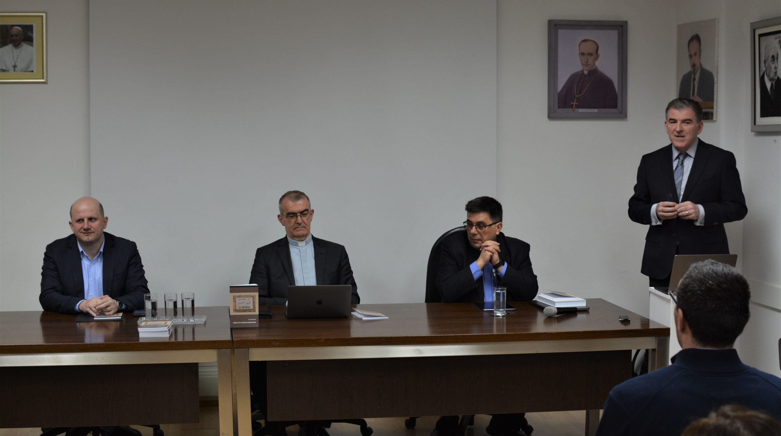 Predstavljanje Križnog puta s desnim razbojnikom prof. dr. Ivana Bodrožića